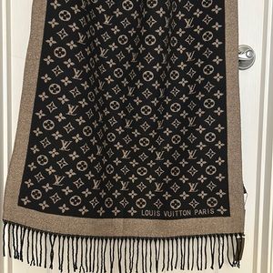 LV scarf